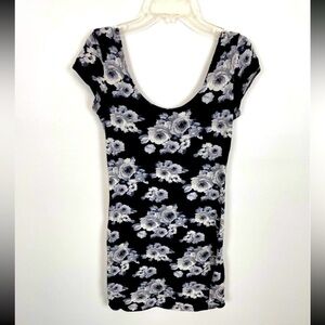 🎉2/$10 Floral Tunic Brat Star Stretchy Medium